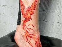 Тату феникс на ступне