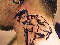 Тату сбоку на шее