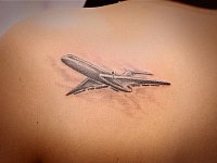 Небольшая тату самолет