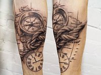 Тату карта и компас на руке