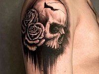 Тату розы и череп