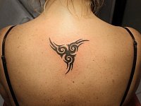 тату знак триксель