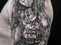 Тату хищник на плече