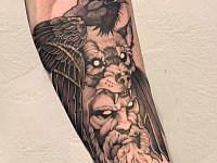 Тату старец с волком