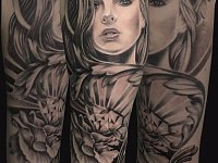 Тату портрет девушки с розами