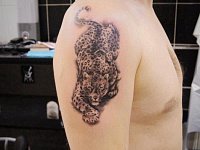 Тату крадущийся леопард