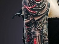 Тату в стиле биомеханика на плече