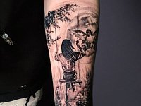 Тату девочка на качелях