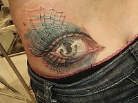 Тату глаз внизу спины