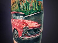 Тату автомобиль в пустыне