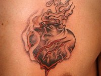 тату сердце на груди