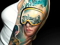 Тату сноубордистка и горы