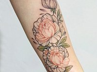 Тату пионы на предплечье