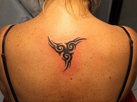 Татуировка трайбл узор завиток