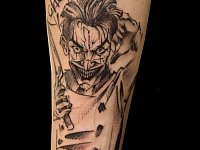Тату Джокер с ножом