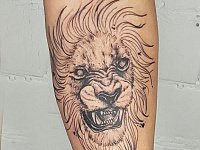 Тату лев лайнворк