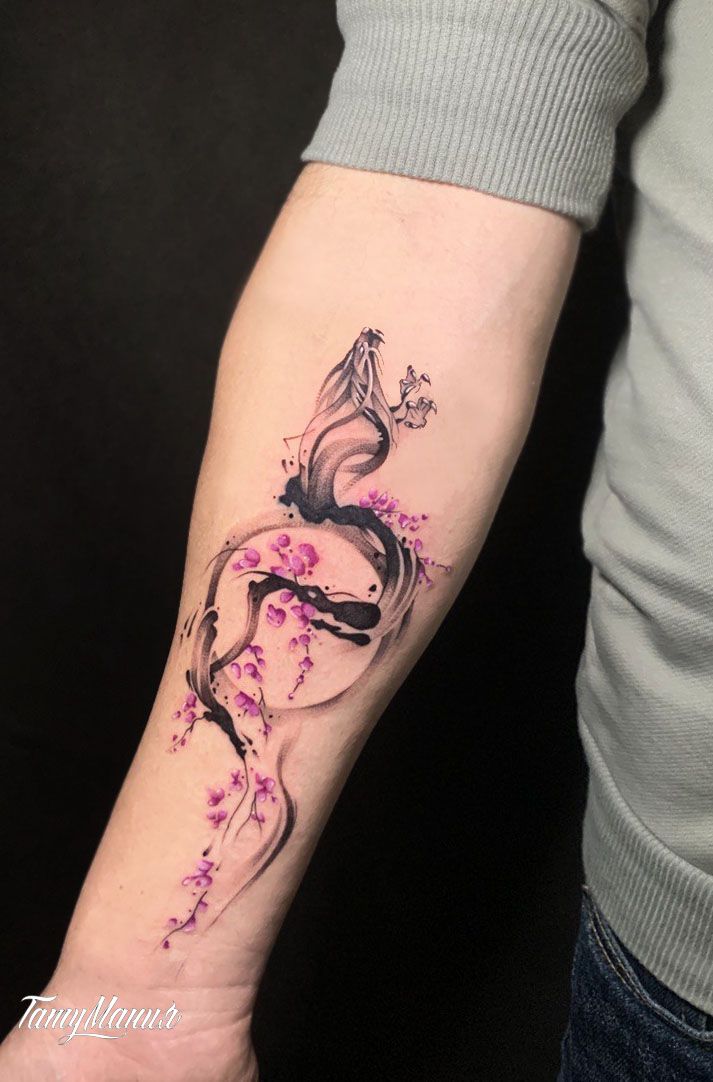 Татуировка дракон и сакура