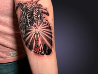 Тату маяк и сердце