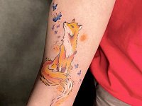 Тату лиса с бабочками