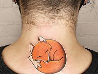 Тату лиса на шее