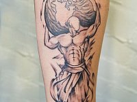 Тату атлант на предплечье