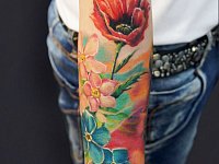 Татуировка цветы на предплечье