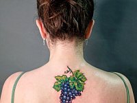 Тату гроздь винограда