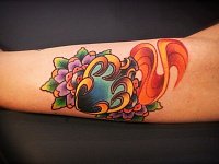 Тату нью скул сердце с лентой