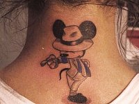 Маленькая татуировка Микки Маус