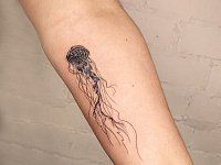 Тату медуза на руке