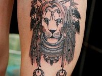 Тату лев графический