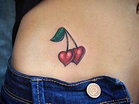 Небольшая татуировка вишни