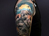 Тату солдат на плече