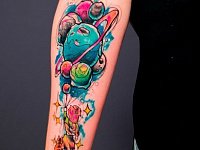 Татуировка девочка с шариками