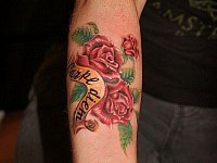 Татуировка розы олд скул