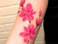 Тату магнолия на руке