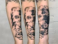 Тату посейдон на руке