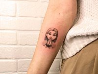 Тату эмодзи на руке