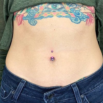 Прокол пупка для женщин