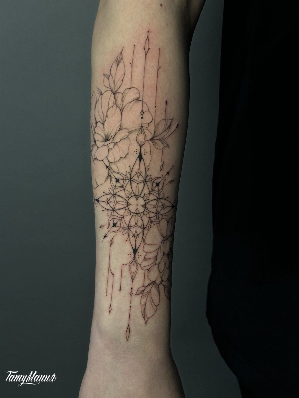Тату цветок и мандала