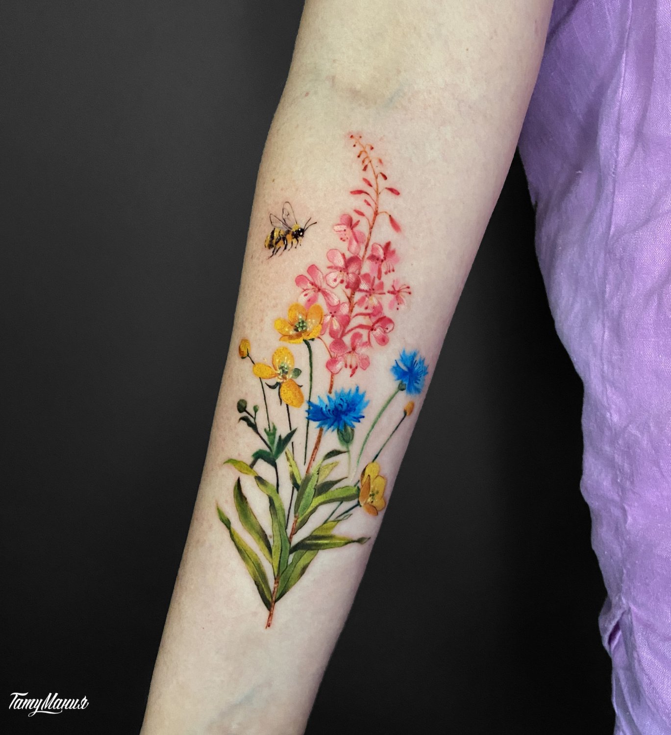 Татуировка полевые цветы