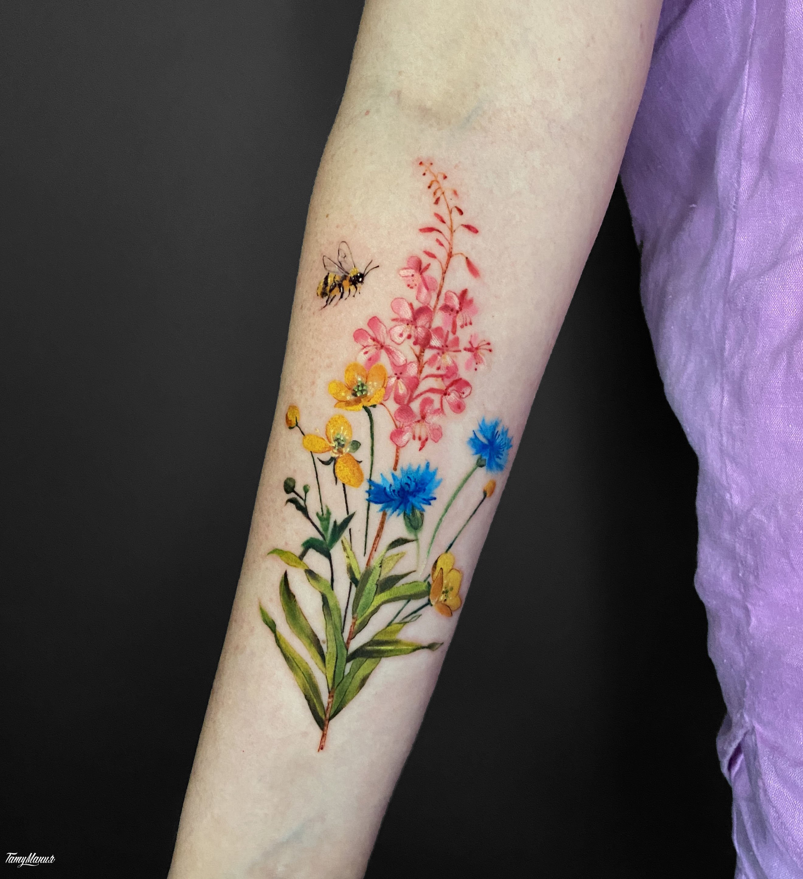Татуировка полевые цветы