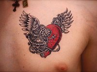 Тату сердце с крыльями биомеханика