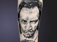 Тату мужской портрет на предплечье