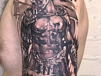 Тату гладиатор на плече