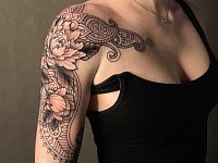 Тату мандала и пион