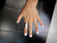 Тату на пальцах кольца