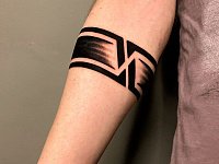 Тату браслет блекворк