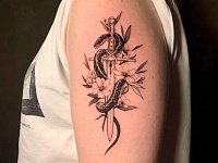 Тату меч и змея