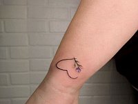 Тату сердце с цветком